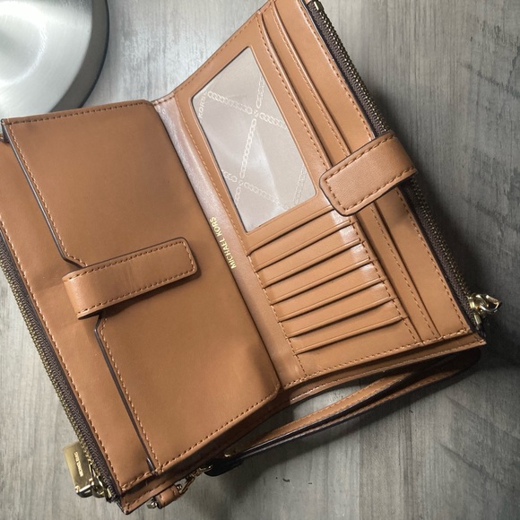 MICHAEL KORS ADELE LOGO SMARTPHONE WALLET - Picture 5 of 5